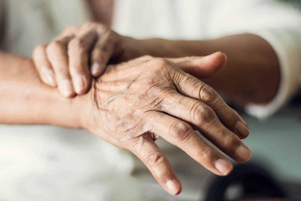 علامة تحذيرية لمرض باركنسون قد تظهر فى الأنف قبل سنوات من التشخيص
